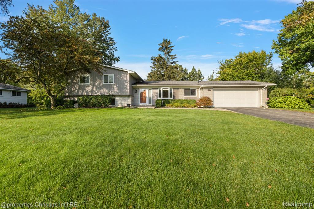 7252 STONEBROOK Road N, West Bloomfield, MI — front exterior