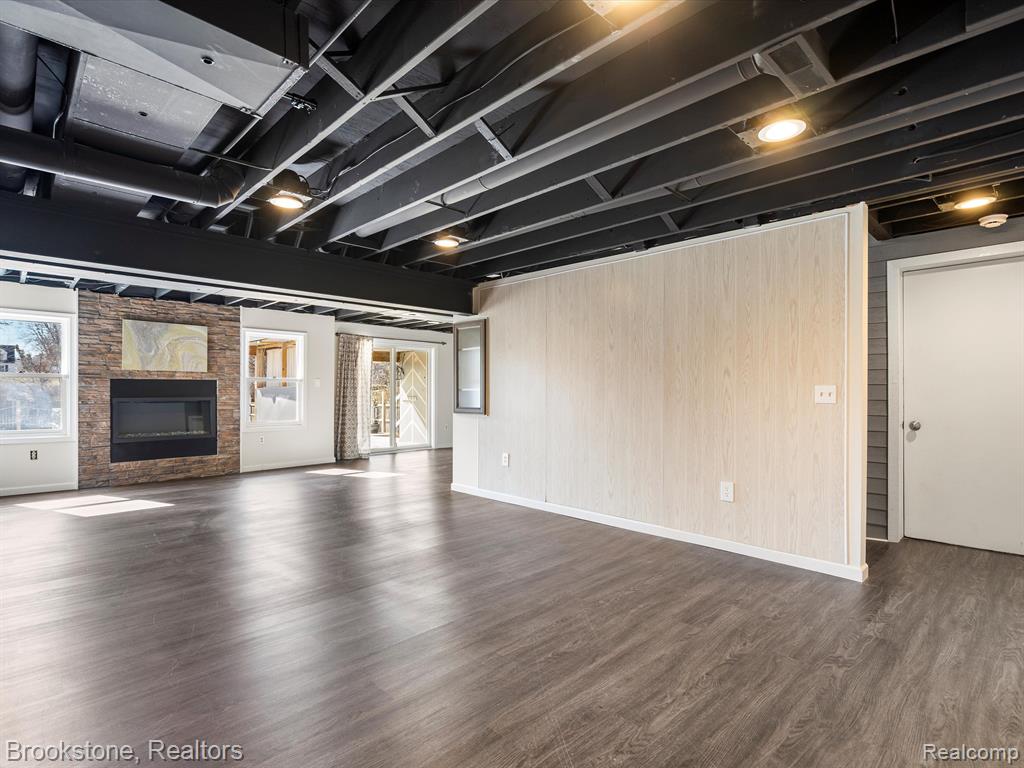 576 E Flint Street, Lake Orion, MI 48362 — Photo 29