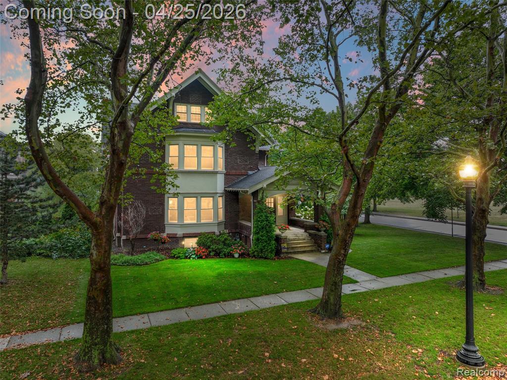 658 Pallister, Detroit, MI 48202 — Photo 2