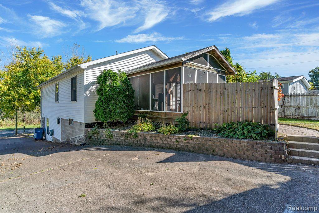 308 LEGRANDE Street, Holly, MI 48442 — Photo 33