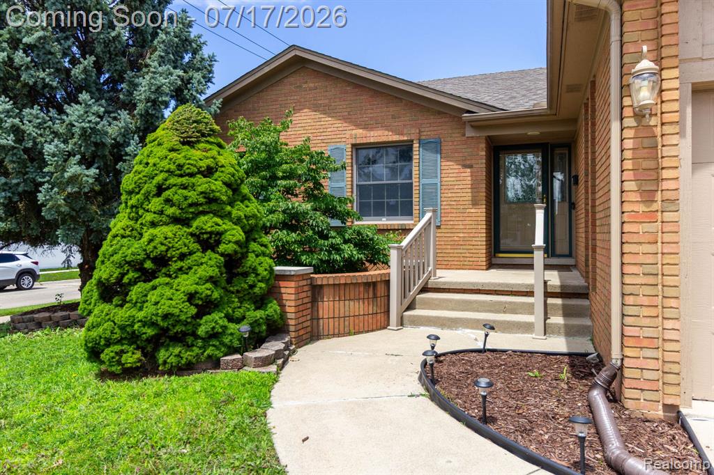 590 Saint John Street, Wyandotte, MI 48192 — Photo 2