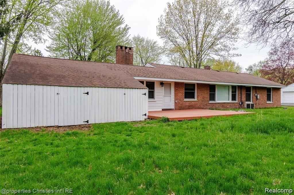 6881 W DARTMOOR Road, West Bloomfield, MI — front exterior