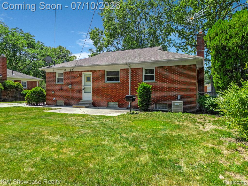 9370 Gillman Street, Livonia, MI 48150 — Photo 17