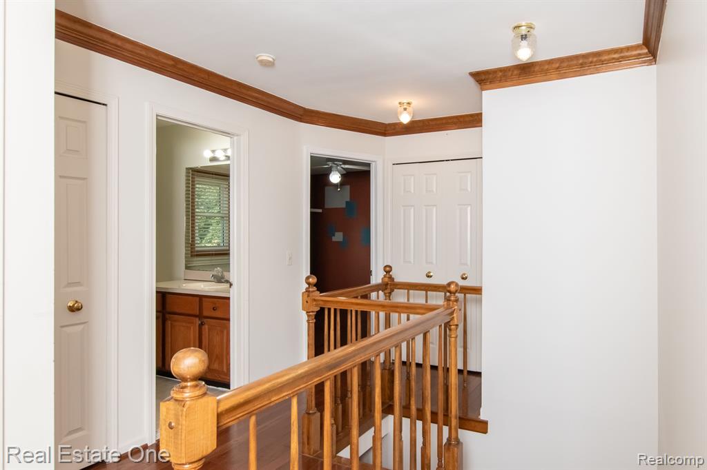 5201 CROWFOOT Drive, Troy, MI 48085 — Photo 32
