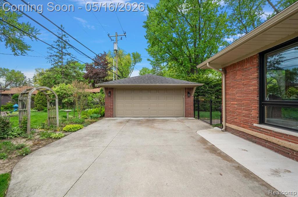 16933 Lauderdale Avenue, Beverly Hills, MI 48025 — Photo 6
