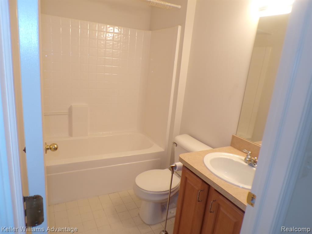 3976 Forester Boulevard, Auburn Hills, MI 48326 — Photo 10