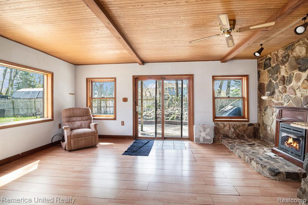 4342 PLEASANT VALLEY Road, Brighton, MI 48114 — Photo 5