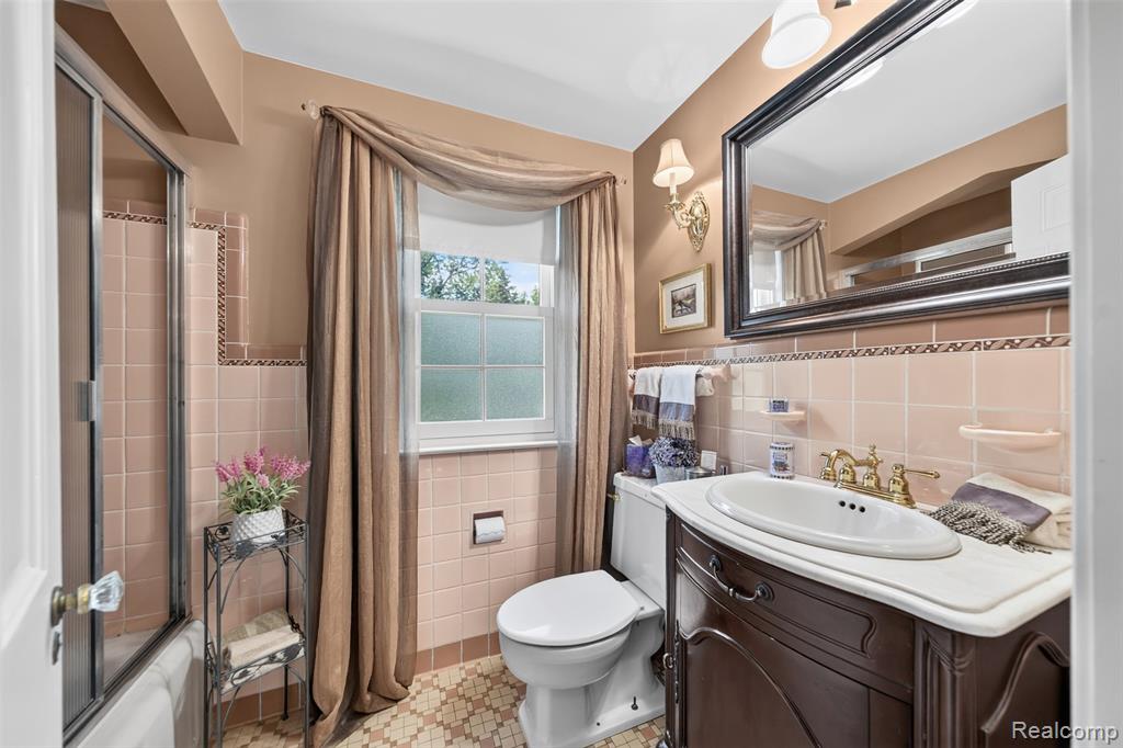 18577 San Jose Boulevard, Lathrup Village, MI 48076 — Photo 16