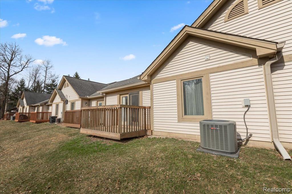 21374 MULBERRY Court, Farmington Hills, MI 48336 — Photo 15