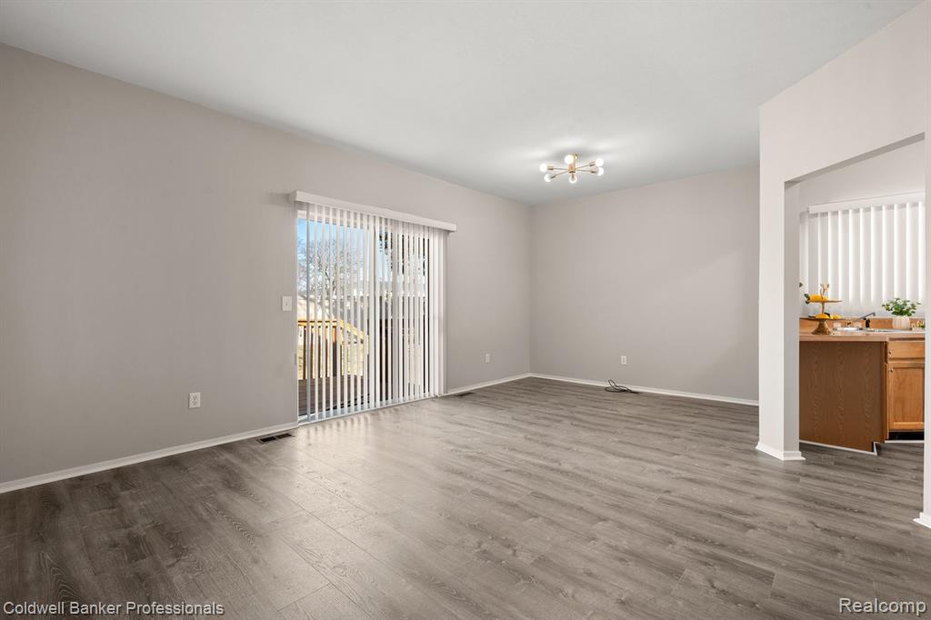 6769 QUAIL RUN Circle N, Westland, MI — Photo 5