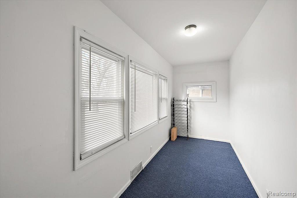 60 W Elmwood Avenue, Clawson, MI — Photo 11