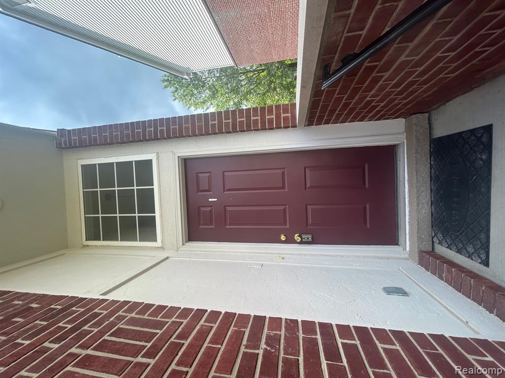 674 CHERRY ORCHARD Road, Canton, MI 48188 — Photo 4