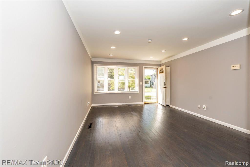 4647 Edgewood Street, Dearborn Heights, MI 48125 — Photo 5