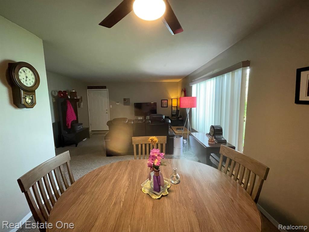1864 COLONIAL VILLAGE Way, 2, Waterford, MI 48328 — Photo 2