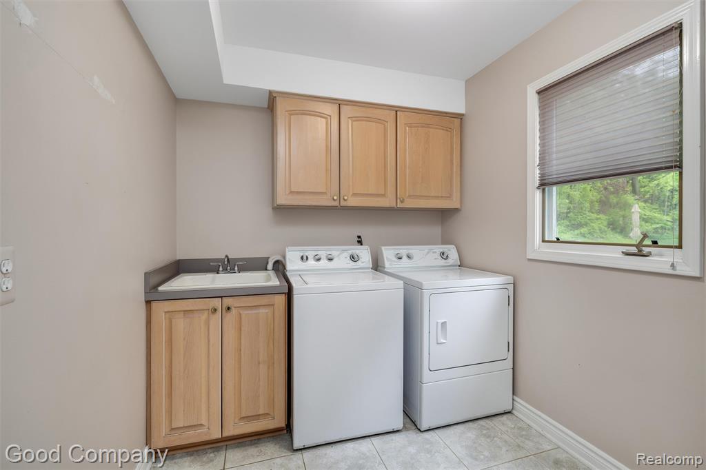 5893 CHRISTINA Drive, West Bloomfield, MI 48324 — Photo 39