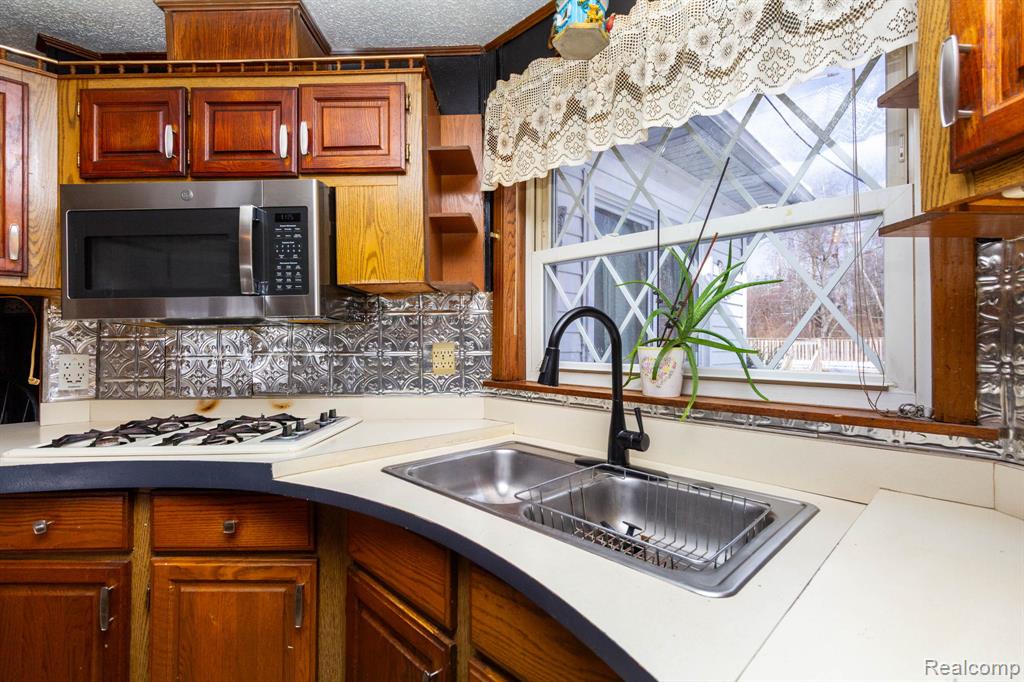 8200 Oakville Waltz Road, Belleville, MI 48111 — Photo 14
