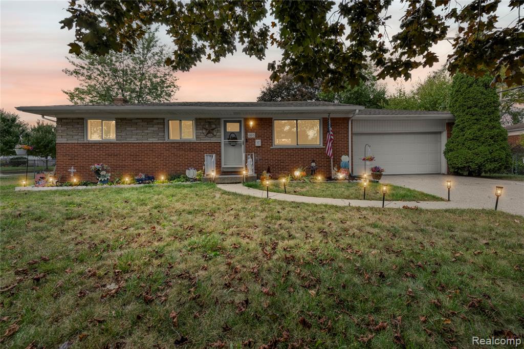 6815 Apache Trail, Westland, MI — front exterior