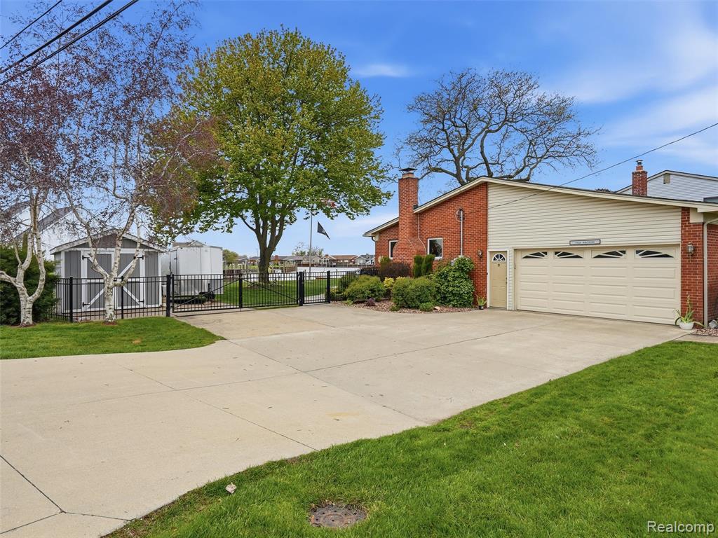 32160 S River Road, Harrison Township, MI — Photo 39