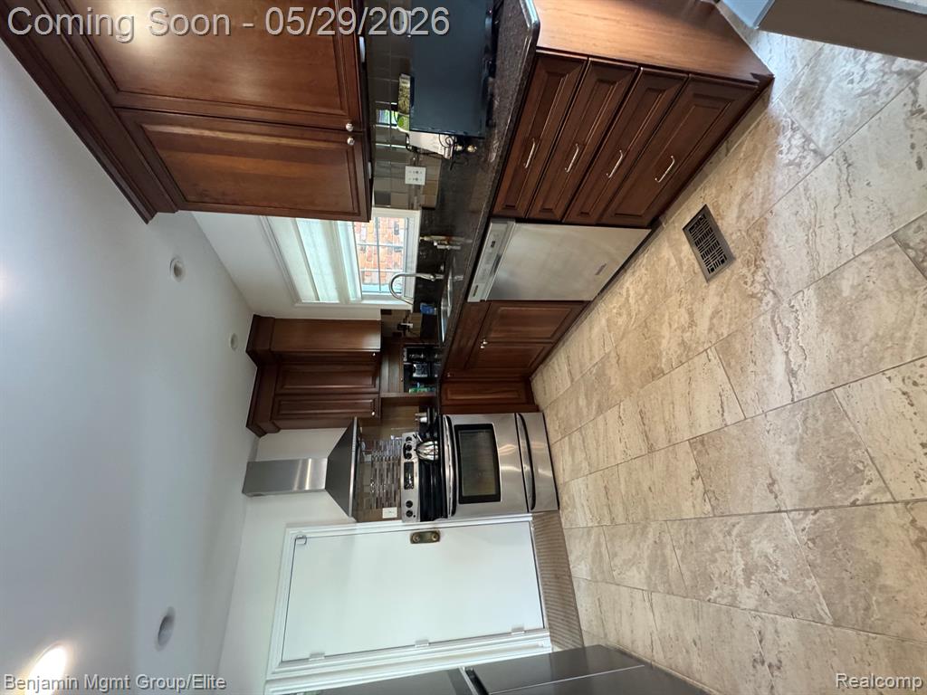 18769 Walmer Lane, Beverly Hills, MI 48025 — Photo 21