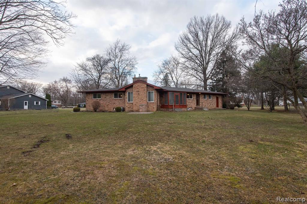 6226 GOLFVIEW Drive, Burton, MI 48509 — Photo 45