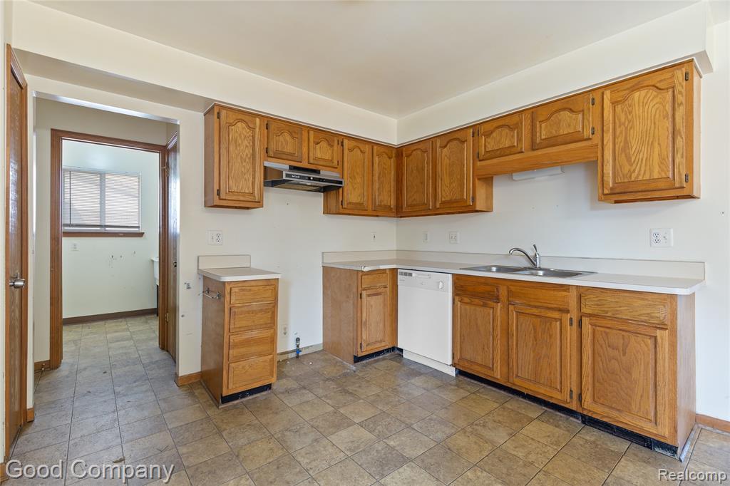 26731 Coachlight Street, Woodhaven, MI 48183 — Photo 10