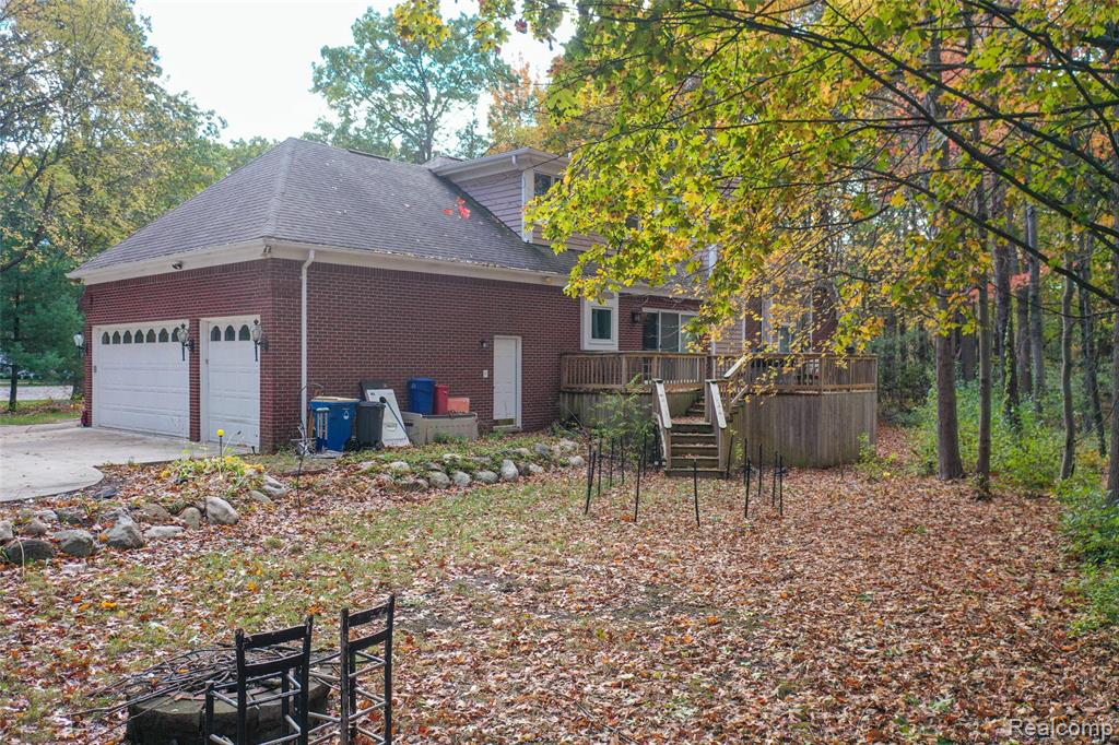 5812 Pine Breeze Drive, Clarkston, MI — Photo 35
