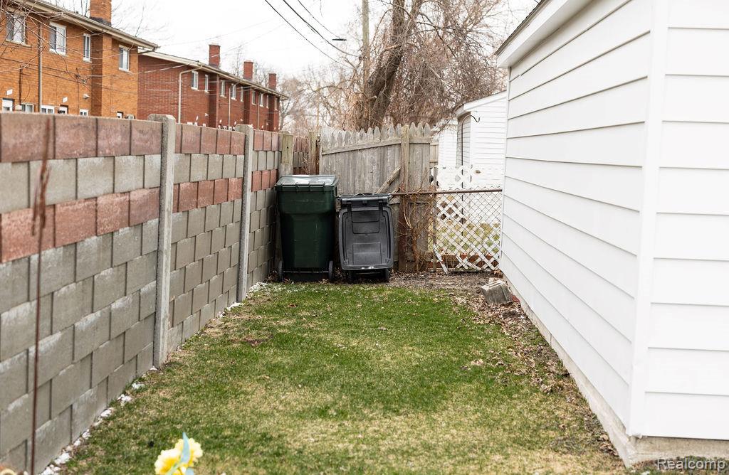 24636 Almond Avenue, Eastpointe, MI 48021 — Photo 47