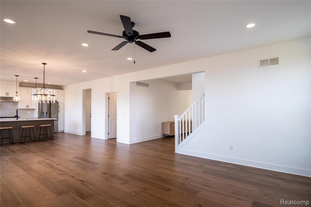 5556 Hobart Court, West Bloomfield, MI — Photo 11