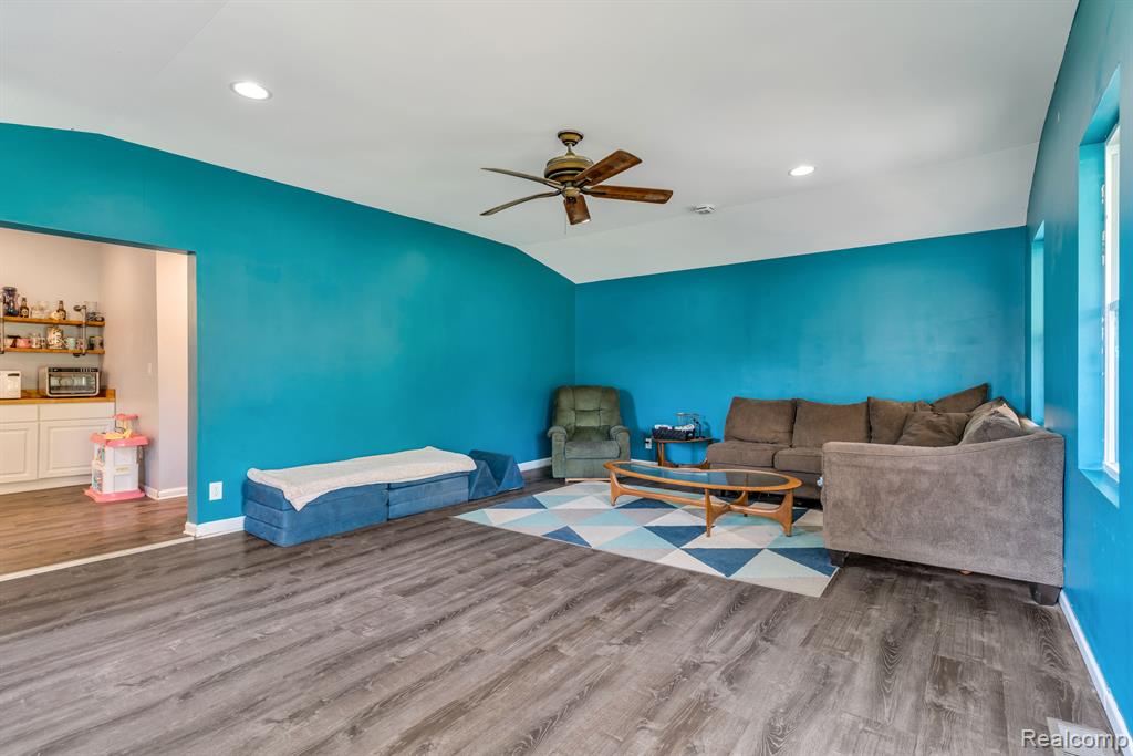 7167 E CARPENTER Road, Davison, MI 48423 — Photo 11