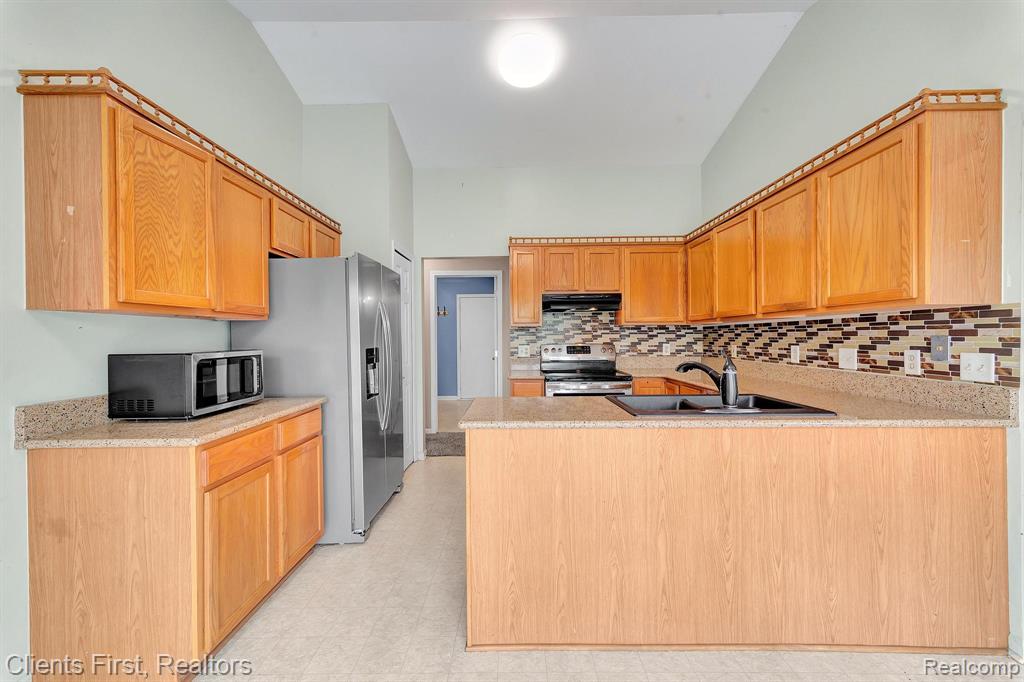616 Light Tower Drive, Belleville, MI 48111 — Photo 15