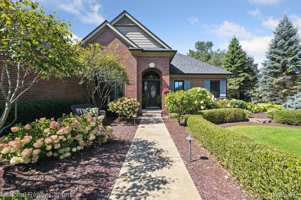 730 Berwick Court, Highland, MI — Photo 4