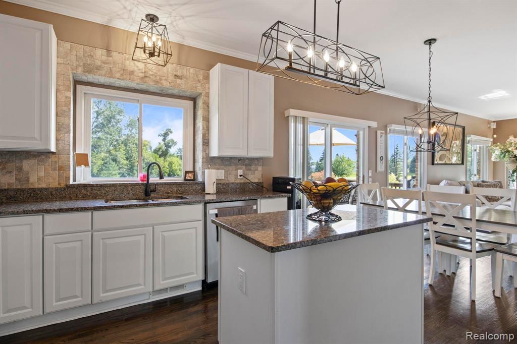 8978 WOODLORE SOUTH Drive, Plymouth, MI 48170 — Photo 37