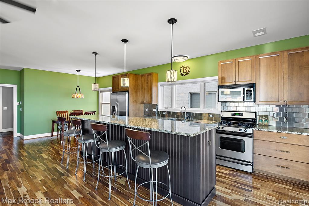 2022 Willow Beach Street, Keego Harbor, MI 48320 — Photo 5