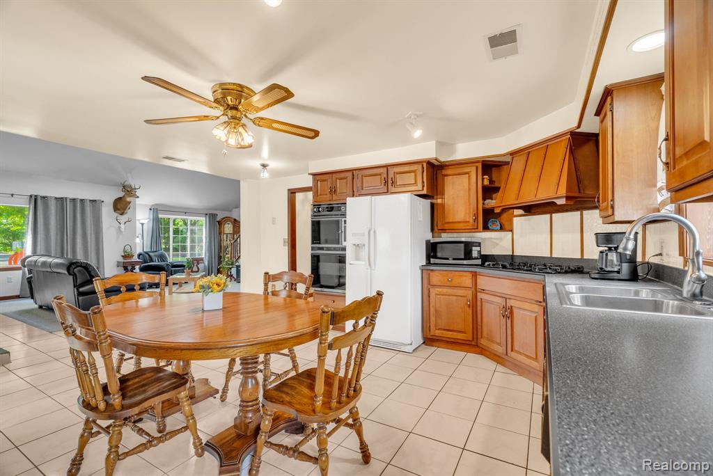 7730 Austere Drive, Waterford, MI 48329 — Photo 8