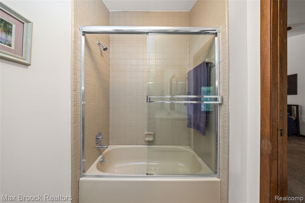 32674 Bingham Lane, Bingham Farms, MI 48025 — Photo 38