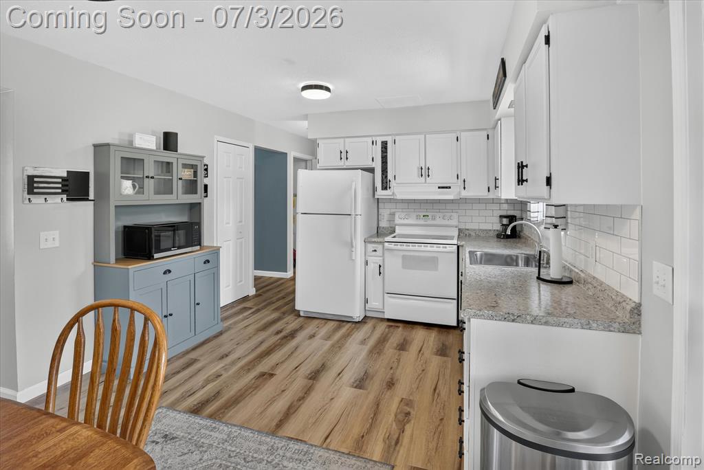 13274 Lake Point Boulevard, Belleville, MI 48111 — Photo 18