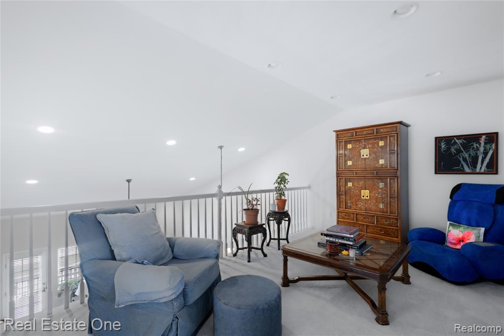 731 E Bluff Court, Rochester Hills, MI 48307 — Photo 11