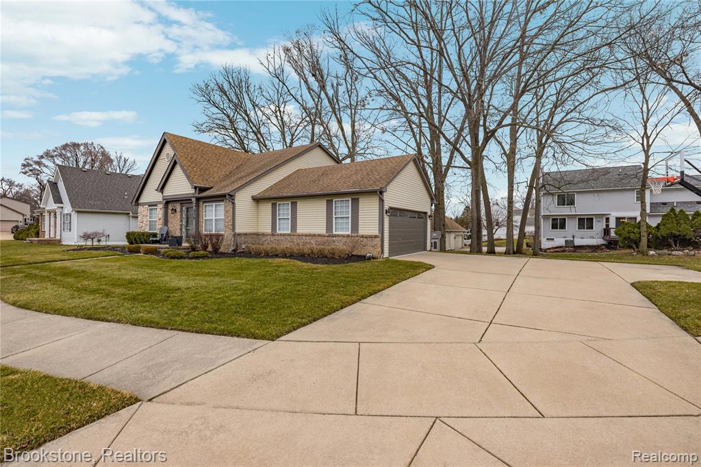 510 Woodland Hills Drive, Walled Lake, MI 48390 — Photo 47