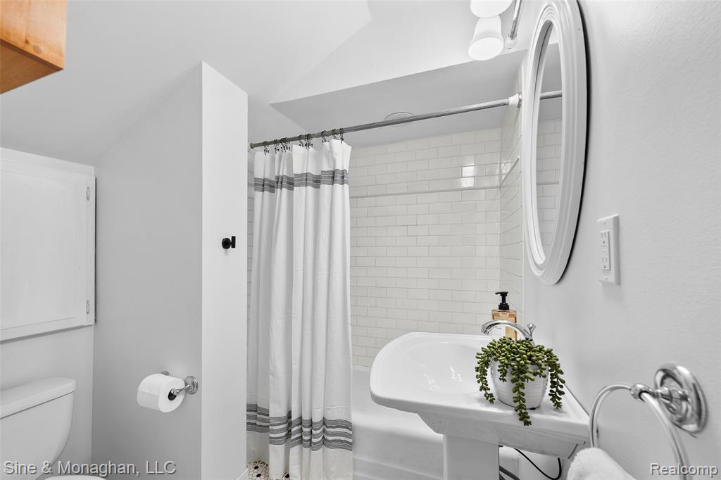 517 Forest Avenue N, Royal Oak, MI 48067 — Photo 31