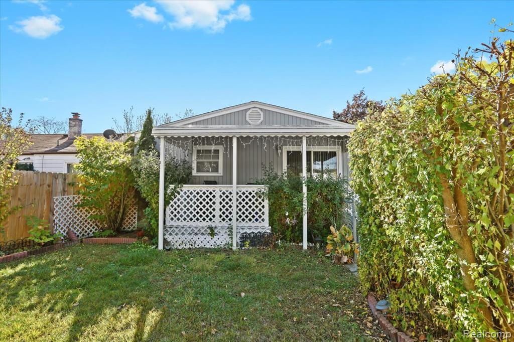 937 E Brickley Avenue, Hazel Park, MI 48030 — Photo 18