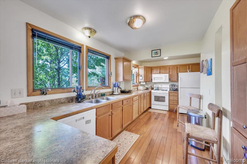 1325 Elkhorn Lake Road, Lake Orion, MI 48362 — Photo 28