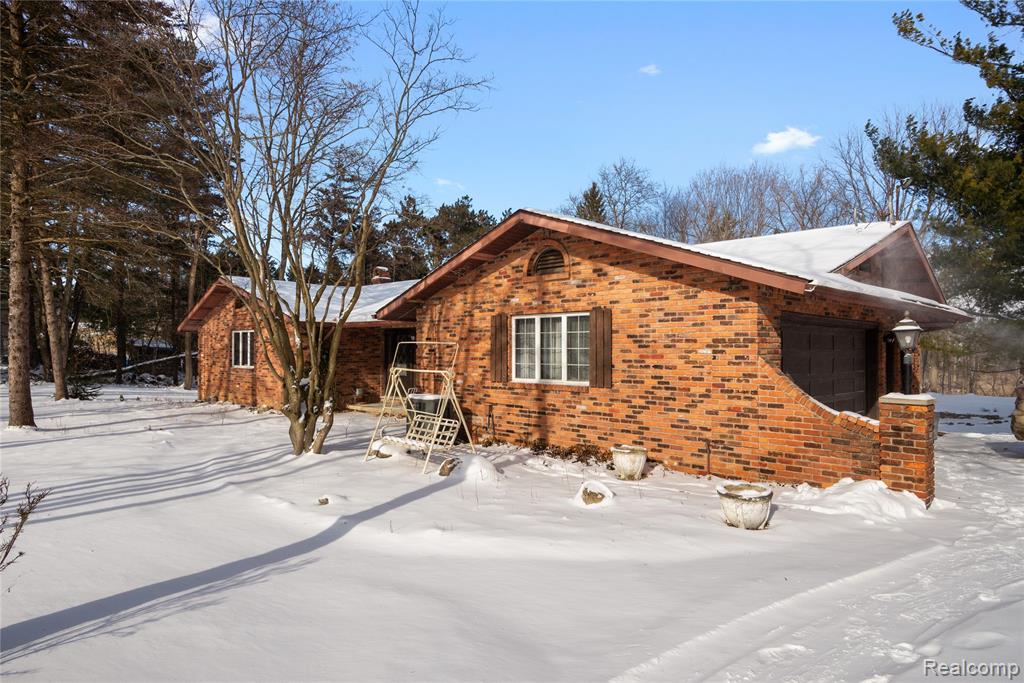 12155 Spencer Road, Milford, MI 48380 — Photo 2
