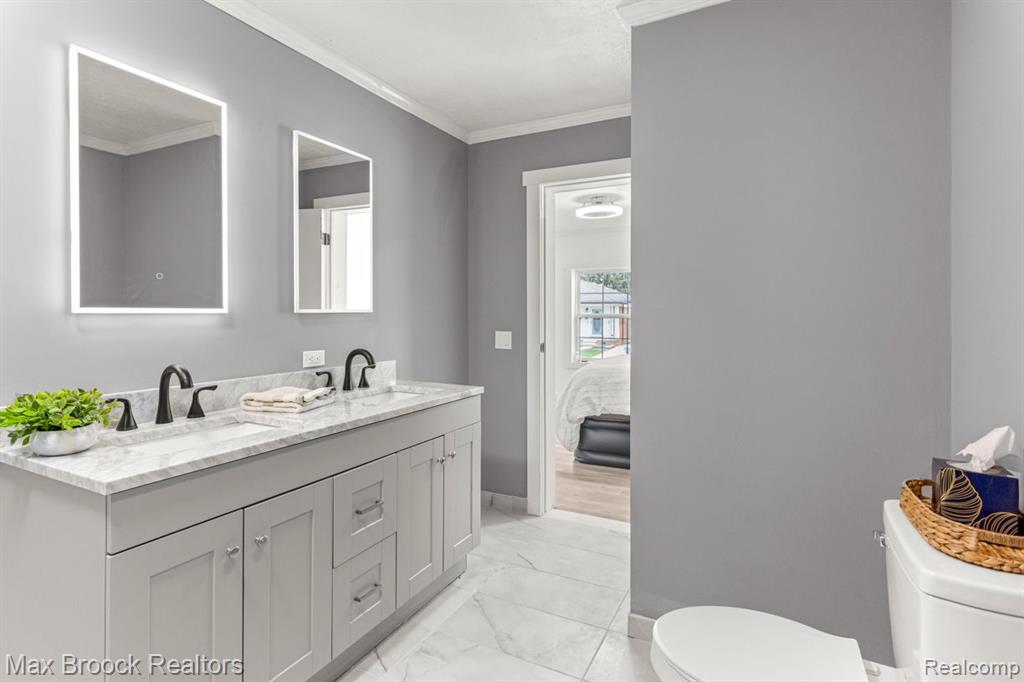 736 E GRANET Avenue, Hazel Park, MI 48030 — Photo 11