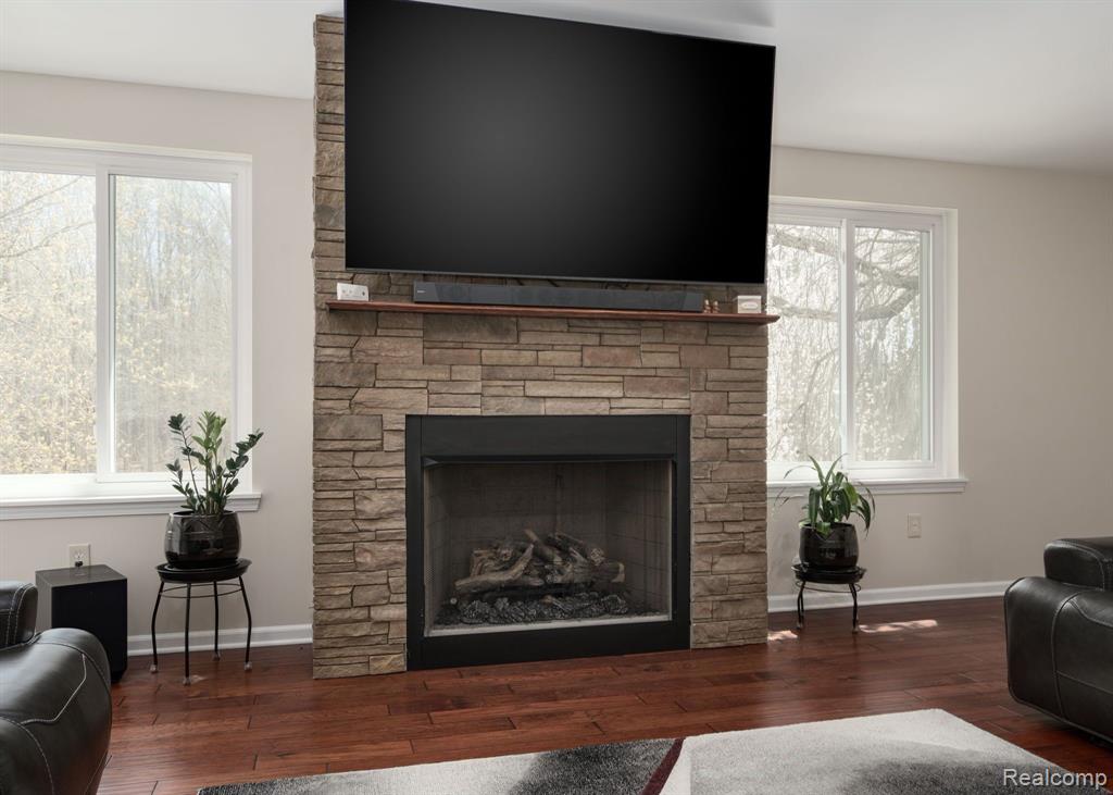 8660 SARGENT Road, Fowlerville, MI 48836 — Photo 17