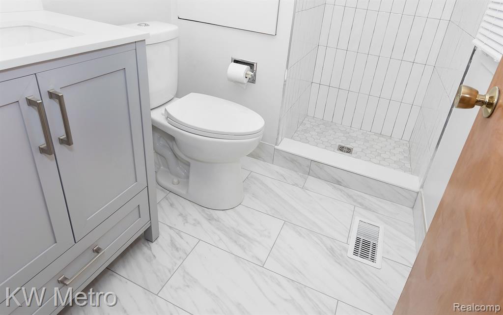6603 TIMBER RIDGE Drive, Bloomfield Hills, MI 48301 — Photo 18