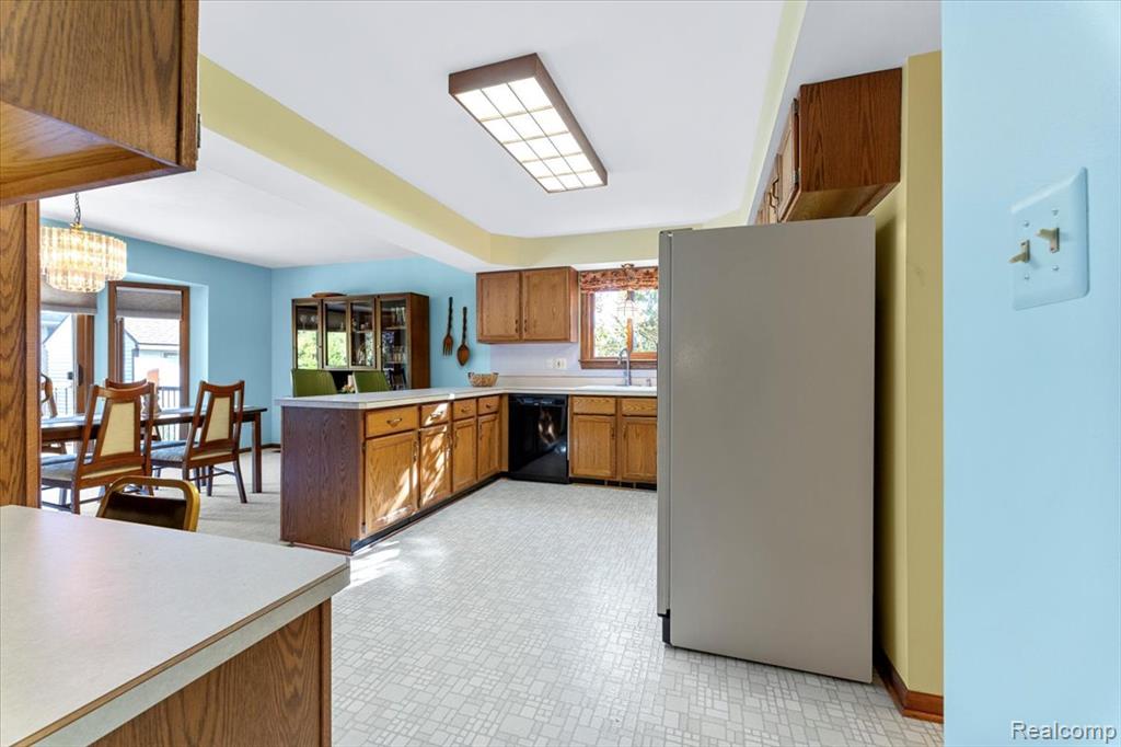 912 River Court, Wyandotte, MI 48192 — Photo 9