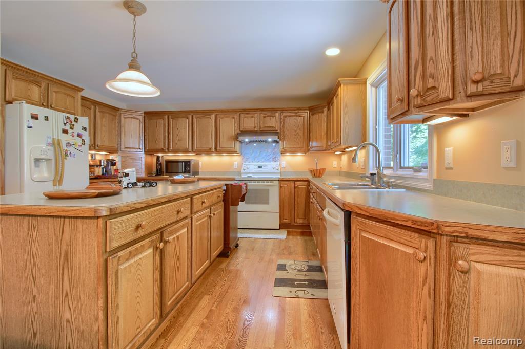 4600 Dolores Drive, Trenton, MI 48183 — Photo 12