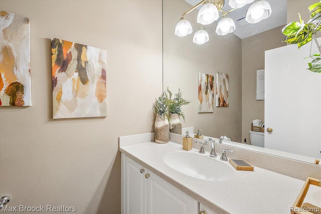 671 BROCKMOOR Lane, Bloomfield Hills, MI 48304 — Photo 12
