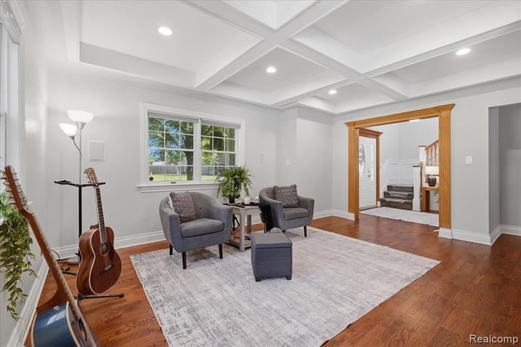 5685 Crescent Road, Waterford, MI 48327 — Photo 9