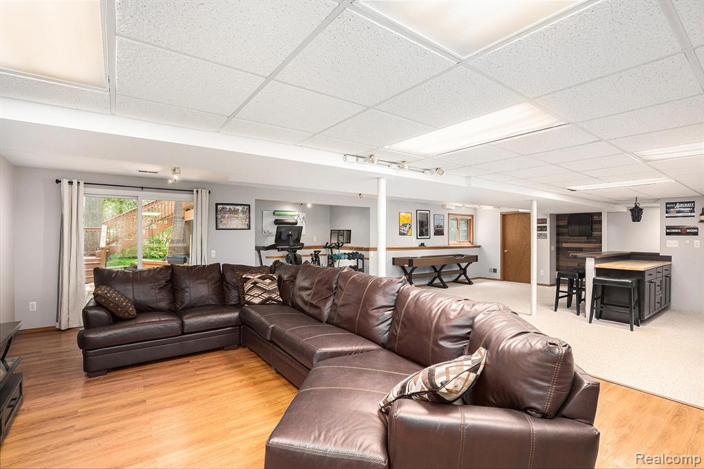 7907 Hoffman Drive, Waterford, MI 48327 — Photo 16